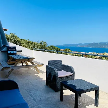 Une Chambre Avec Vue Mer Et Montagnes, Proche Du Centre -1 Apartment