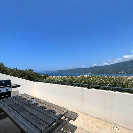Une Chambre Avec Vue Mer Et Montagnes, Proche Du Centre -1 Apartment