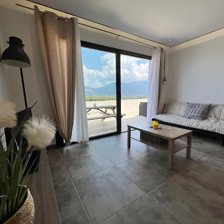 Apartment Une Chambre Avec Vue Mer Et Montagnes, Proche Du Centre -1 *