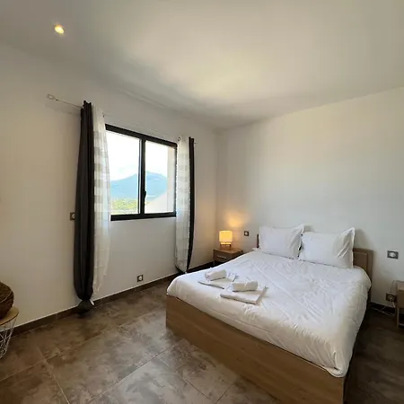 Une Chambre Avec Vue Mer Et Montagnes, Proche Du Centre -1 * Propriano (Corsica)